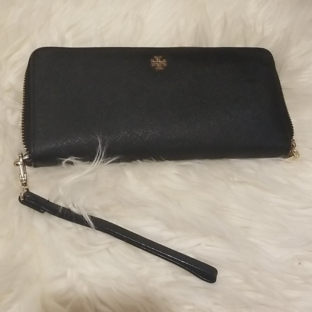 Wallet Tory Burch very good condition 🎁